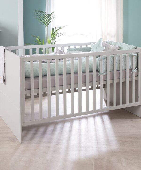 roba® Babymöbel-Set Lea - modernes schlichtes Babyzimmer Set aus Holz, (2-teiliges Set, Wickelkommode & Babybett 70 x 140 cm höhenverstellbar, Schlupfsprossen), Modernes Kinderzimmer mit Griffen aus Massivholz- Beige / Grau - Image 3